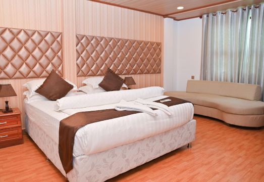 Marina Bay Retreat & Spa Hotel Overview