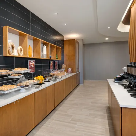 SpringHill Suites Indianapolis Keystone Отели рядом с достопримечательностью «Торговый центр Keystone»