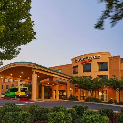 Courtyard Medford Airport Hotels near Rogue Valley International-Medford Airport