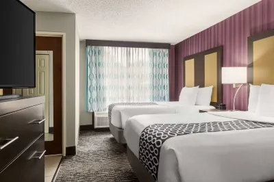 La Quinta Inn & Suites by Wyndham Newark - Elkton Hotels in 