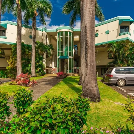 Oceanfront Luxury Penthouse Condo w/AC in North Shore’s Premier Property