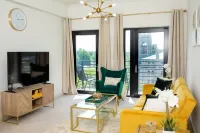 Luxe High Rise Uptown Condo |Free Wi-Fi | Secure Building | Free Parking