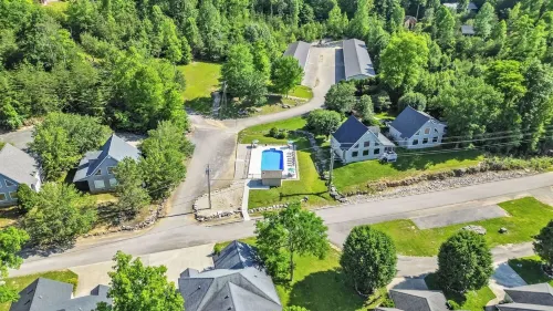 Welcome to “The Retreat on the Hill” – Your Peaceful Lakeside Getaway