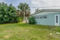 Huge Pool 5 Bedrooms/3 Bath Updated Home Sleeps 15 Hotel dekat CITA Rescue Mission