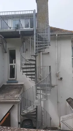 PANORAMIC VIEWS & OFF ROAD PARKING!