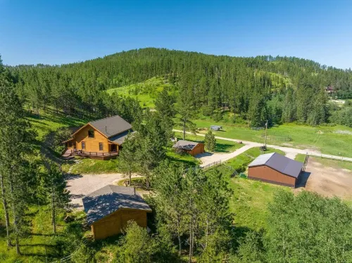Beautiful home on 5 acres with horse barn in the scenic Black Hills! Hotels in West Pennington