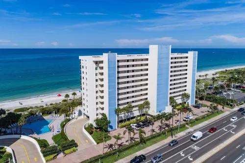 OCEANFRONT condo directly overlooking the clear blue water of the Gulf of Mexico