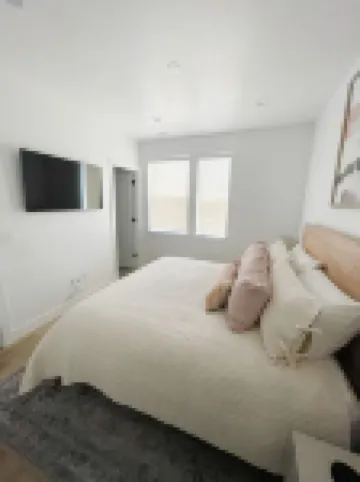 Luxury Downtown Spacious 3 bedroom New Modern Townhome