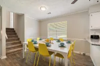 5 Bedroom Paradise Escape with Huge Pool, BBQ, Arcade and Playset