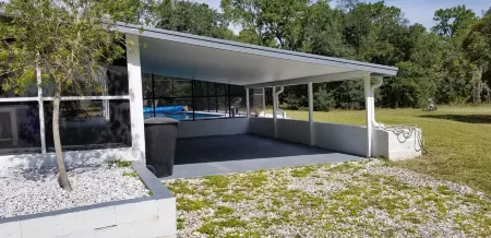Pool, Privacy & Family Fun! Mom's Manatee House.