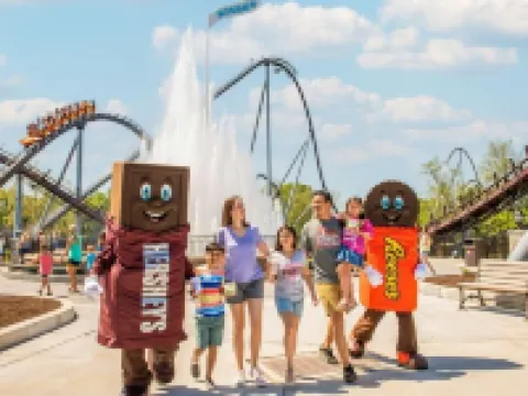 Beautiful Home w/ Private Yard! Walkable to Markets, Coffee Shops & More! Hotels in Lancaster