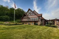 Stunning 5 bdm home on The General in Galena Territory!