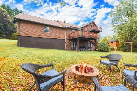 Charming, Modern & Cozy Home