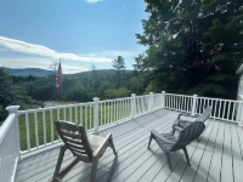 Pet-friendly Rustic Mtn Home+Apt