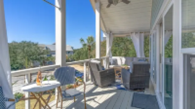 Uncrowded 30A Beach! Hot Tub, Heated Pool + Outdoor TV, Bikes, by Alys +Rosemary