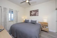 See dolphins from the balcony! Hot tub and pool. Renovated & fully equipped410