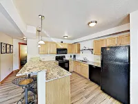 Remodeled 2 Bedroom Downtown Condo sleeps 6!