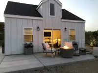 Lux Vineyard Escapes-Stylish Modern Barn Hotel in zona Lake Skinner Recreation Area