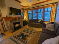 Beautiful End-Unit with Private Balcony and hot tub + pool. Hotel a Brighton