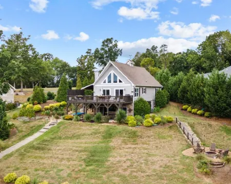 Designer Lake Front Retreat in Quiet Cove on Lake Wylie: King Beds & Bunk Room! スティール・クリークのホテル