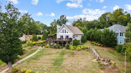 Designer Lake Front Retreat in Quiet Cove on Lake Wylie: King Beds & Bunk Room!