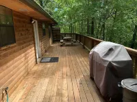 Beautiful Log Cabin. Sleeps 2-8. Reds Landing Boat Ramp .5 mi Away. A+ Fishing.