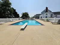 Warwick Farms Waterfront Retreat! Solitude and relaxation on the Warwick River - 5-Star