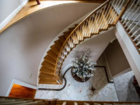 Gorgeous Chateau/House on 1.5 acres - in Annandale Center/ mins to Washington DC Hotels in Mason