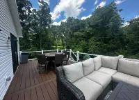 Beautiful 5 Star  Home Overlooking Round Lake 6 Bedrooms