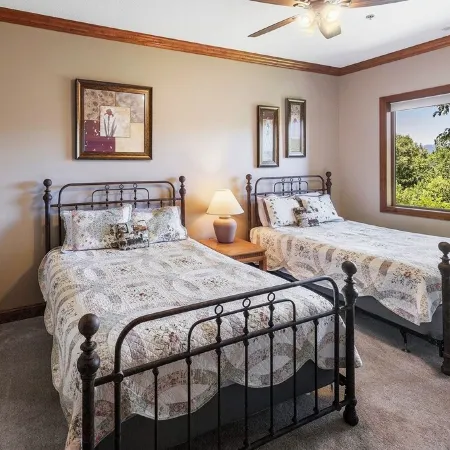 Finely Appointed Mtn Condo in Gated Resort, Only 4 Steps to get in, GREAT VIEW!