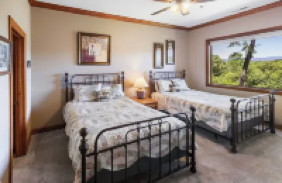 Finely Appointed Mtn Condo in Gated Resort, Only 4 Steps to get in, GREAT VIEW!