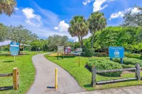 Heated POOL 4B/2B Mins to PGA Golf & the Beach!