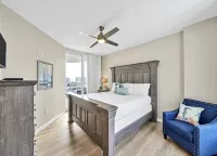 New Palms Listing! 2 King Masters~Lagoon Pool~Partial Gulf Views~Updated Unit!