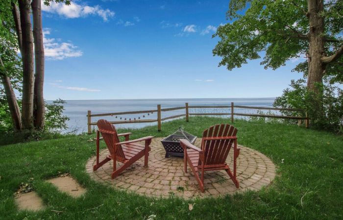 *HOT TUB * Lake Front | Near Olcott Beach | King Bed