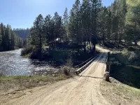 Riverfront Cozy Cabin with spacious hot tub on the Middle Fork Payette River.