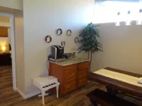 Great conveniently located home. Near mall and many restaurants.