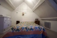 Old house near beach between Crozon Camaret Wifi calm bright garden