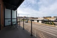 Luxury Studio in Prime Location l Private Balcony!