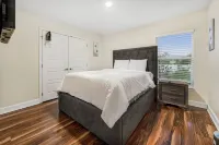 Resort Style Home 5 min. from shopping and restaurants, 10 min. to local beaches