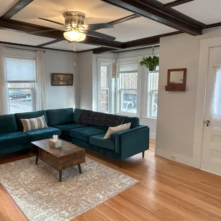 Cozy two bedroom house in the heart of Gloucester