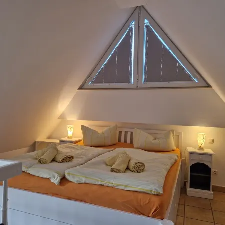 BEAUTIFULLY FURNISHED HOLIDAY HOUSE FOR 4 PEOPLE WITH SEPERATE SAUNA HOUSE Отели в г. Цингст