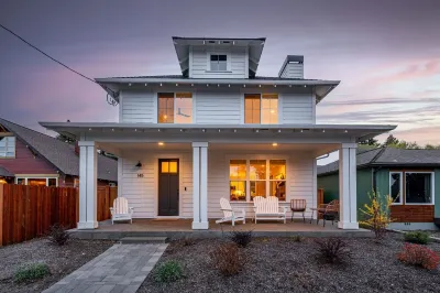 Old Mill Lodge: Craftsman w/Saltwater Hot Tub, Sauna, Steps to Old Mill Hotels near City Thrift