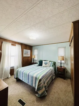 NOW BOOKING FOR WINTER! CUTE….COZY….COASTAL!! Quiet Neighborhood! Отели рядом с достопримечательностью «Парк Сансет Бич»