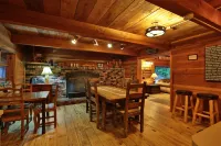 The Dirtyface Mountain Lodge Cup#1596Rustic Charm, Minutes to Leavenworth, Pool