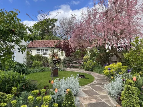 Garden Retreat for two in Thames Ditton Village
