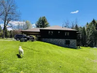 Perfect Summer / Fall Getaway with Amazing Fireplace for Gathering / Relaxation.