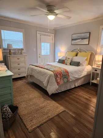 Sea Swept Cottage is a great beach cottage close to the beach and the sound.