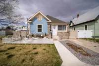 Cozy downtown retreat (pet friendly