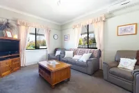 1940" Renovated Cottage in Beautiful Historic Taralga.