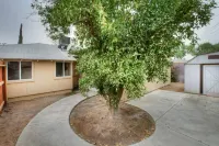 Cheerful & Remodeled - 2 miles from Fresno Airport Các khách sạn gần Fresno Pacific University